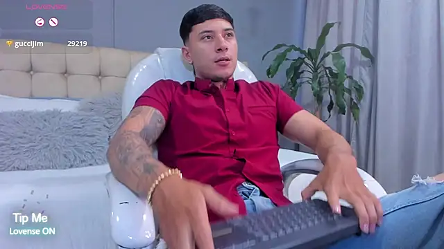 Snapshot of Damian23__ chatting on September 9, 3:00 pm Damian23   online show from September 9, 3:00 pm