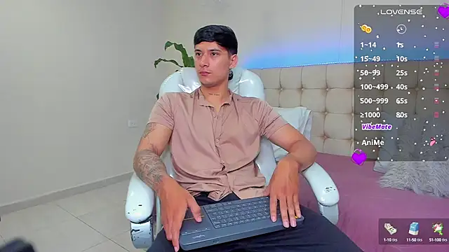 Snapshot of Damian23__ chatting on January 31, 12:29 pm Damian23   online show from January 31, 12:29 pm