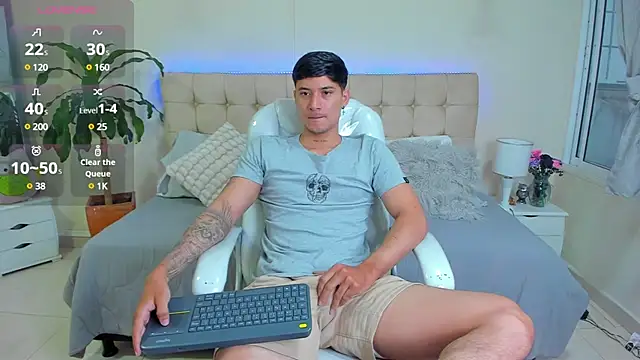 Snapshot of Damian23__ chatting on February 18, 12:39 pm Damian23   online show from February 18, 12:39 pm