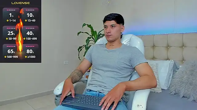 Snapshot of Damian23__ chatting on February 1, 12:58 pm Damian23   online show from February 1, 12:58 pm