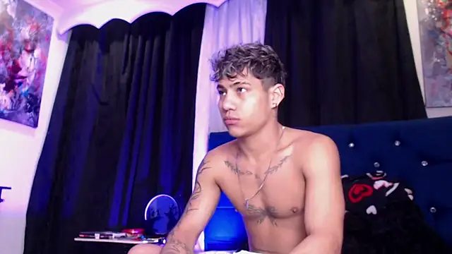 Sexys Boys Hot1 online show from May 26, 1:34 am