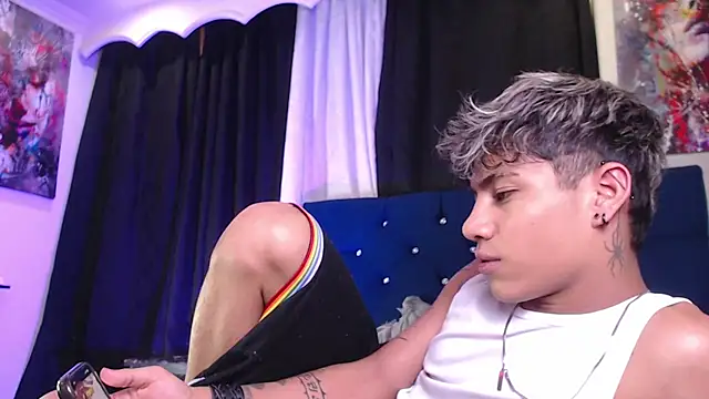 Sexys Boys Hot1 online show from May 31, 9:16 pm