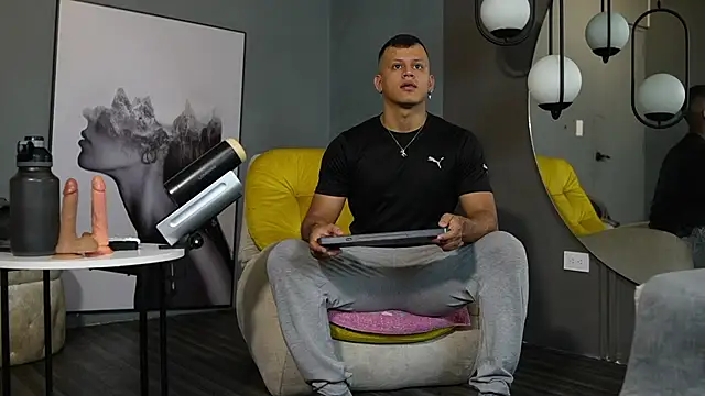 Snapshot of Alex_towers chatting on January 11, 7:05 pm Alex towers online show from January 11, 7:05 pm