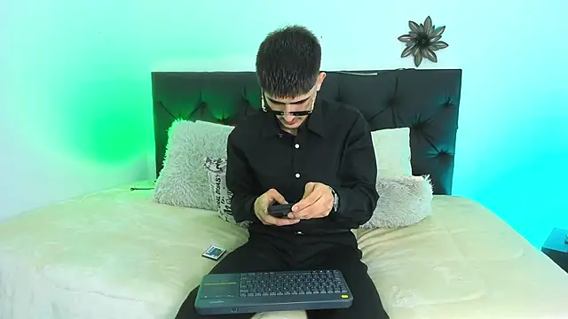 PhilipRich online show from March 20, 4:42 pm