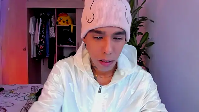 aldrinwhite online show from December 17, 8:37 pm