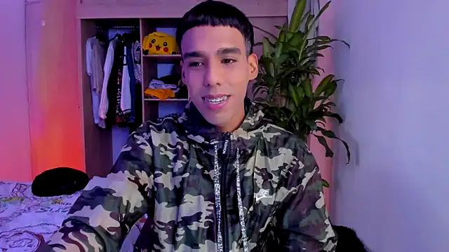 aldrinwhite online show from December 4, 9:00 pm