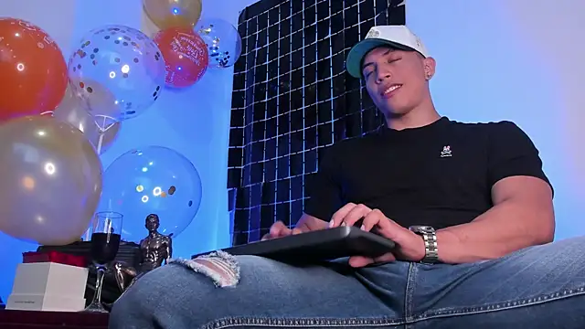 Snapshot of ThomsEvery_ chatting on March 22, 1:00 am ThomsEvery  online show from March 22, 1:00 am