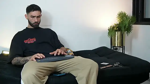 Austin bolt online show from October 14, 3:02 am