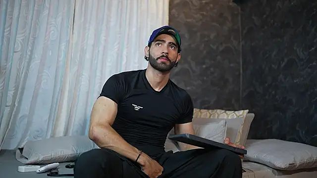 Austin bolt online show from December 24, 9:00 pm