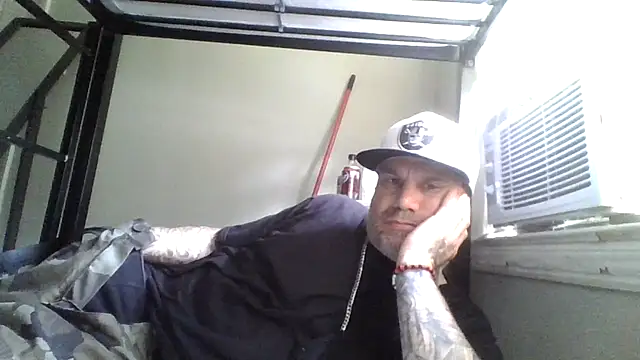 clitstitsandbongrips online show from April 23, 5:37 pm