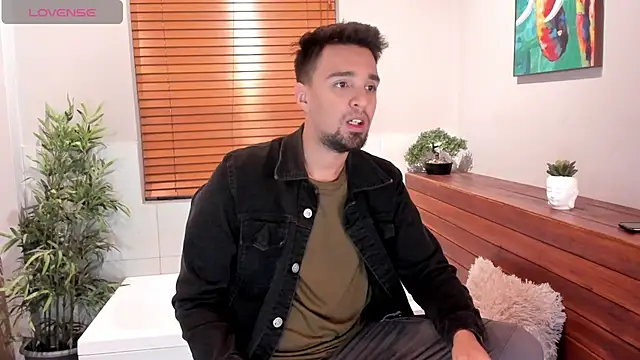 Edward max online show from December 28, 10:44 pm