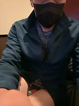 Snapshot of Hideen-real-face chatting on October 8, 1:59 pm Hideen-real-face online show from October 8, 1:59 pm