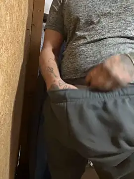 Snapshot of yomanfriend chatting on December 15, 3:31 pm yomanfriend online show from December 15, 3:31 pm