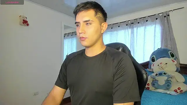 Snapshot of Chris_Maddox chatting on December 6, 9:35 pm Chris Maddox online show from December 6, 9:35 pm