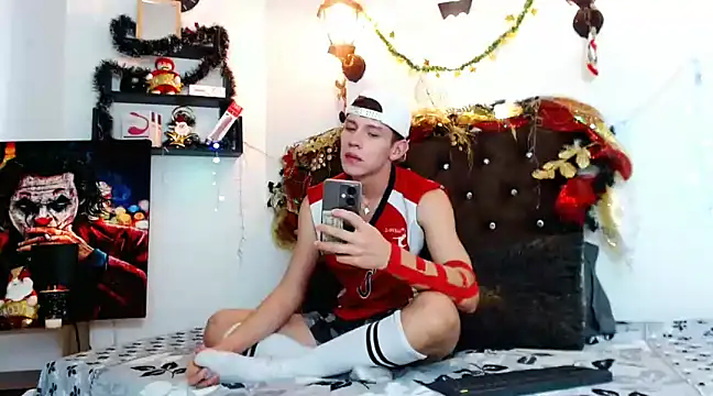 flowers18 online show from December 10, 7:43 pm