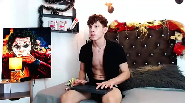 flowers18 online show from December 7, 8:27 pm