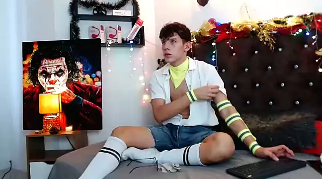 flowers18 online show from December 9, 8:50 pm