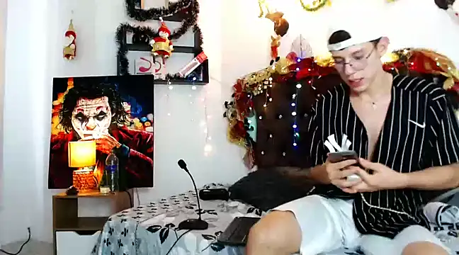 flowers18 online show from December 11, 8:38 pm