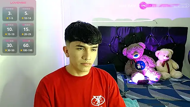 Snapshot of benji_hoter chatting on October 23, 3:54 am benji hoter online show from October 23, 3:54 am