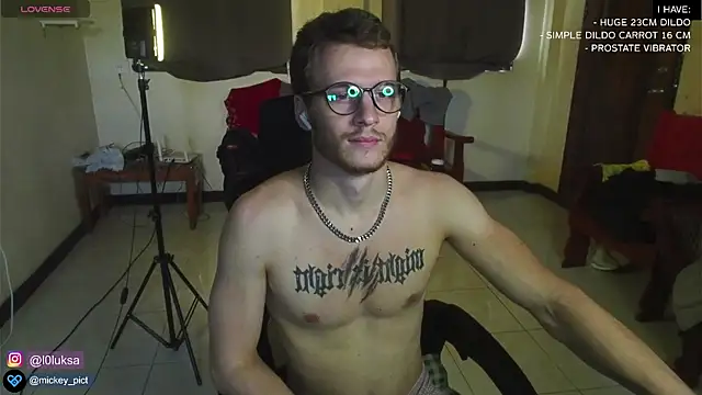 Snapshot of mickeypict chatting on January 14, 5:40 am mickeypict online show from January 14, 5:40 am