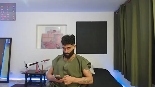 Snapshot of Drogamma chatting on December 4, 11:57 pm Drogamma online show from December 4, 11:57 pm