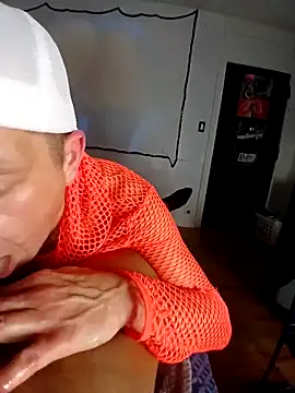 Snapshot of Lovebeingnudefreak chatting on October 29, 9:56 am Lovebeingnudefreak online show from October 29, 9:56 am