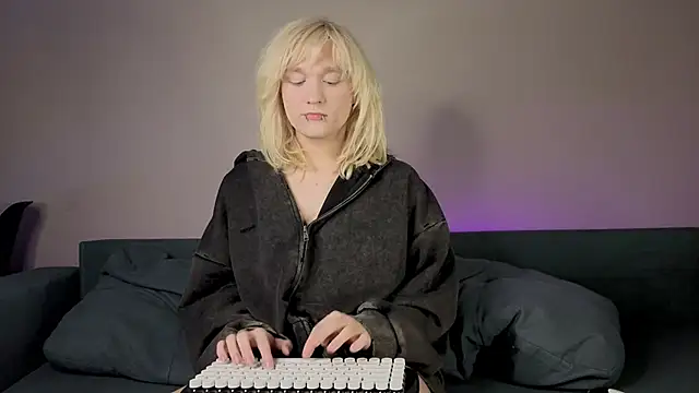 Gregory Byyrd online show from November 1, 9:30 pm