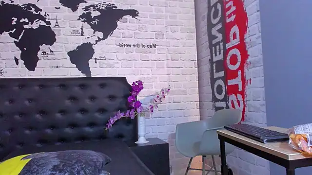 Crissh R online show from February 12, 10:59 pm