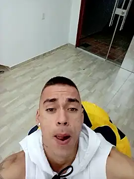 Snapshot of GilberMxx chatting on September 24, 12:10 am GilberMxx online show from September 24, 12:10 am