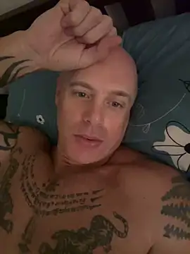 luv2masterb8247 online show from December 13, 12:53 am