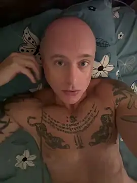 luv2masterb8247 online show from January 27, 12:33 am