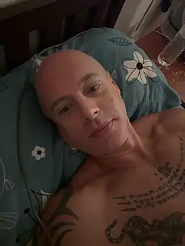 luv2masterb8247 online show from January 16, 12:34 am