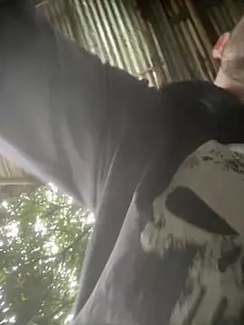 Jestebanano online show from March 24, 1:05 pm