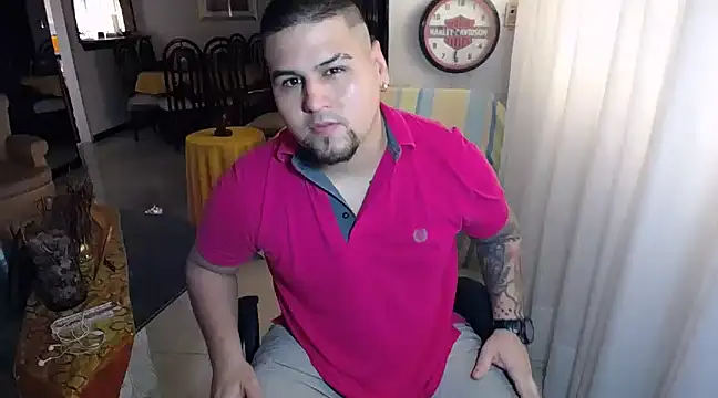 Snapshot of pitbullveryhot chatting on March 1, 4:44 pm pitbullveryhot online show from March 1, 4:44 pm