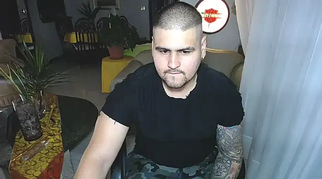 Snapshot of pitbullveryhot chatting on February 13, 3:18 am pitbullveryhot online show from February 13, 3:18 am