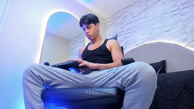 Benjamin More online show from December 20, 2:16 pm