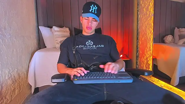 Benjamin More online show from November 28, 1:57 pm