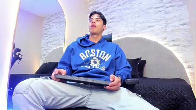 Benjamin More online show from December 17, 1:16 pm