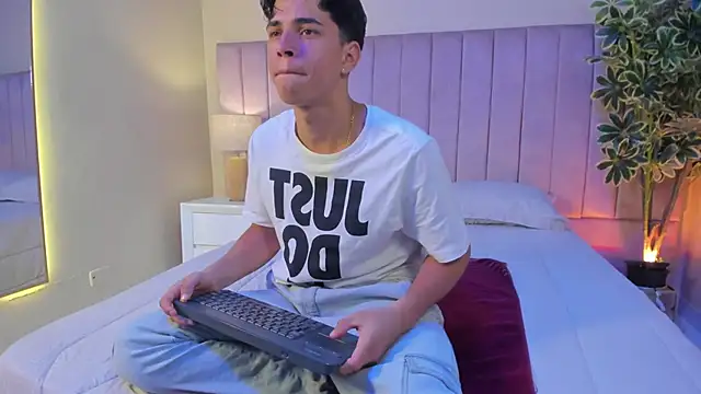 Benjamin More online show from January 23, 1:19 am