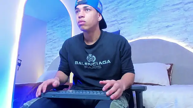 Benjamin More online show from December 7, 2:02 pm