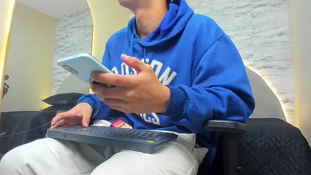 Benjamin More online show from December 26, 1:43 pm