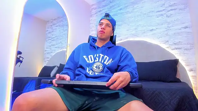 Benjamin More online show from December 13, 1:55 pm