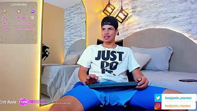 Benjamin More online show from October 1, 5:17 pm