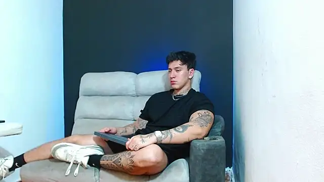 JUSTIN FULLER1 online show from July 7, 1:05 am