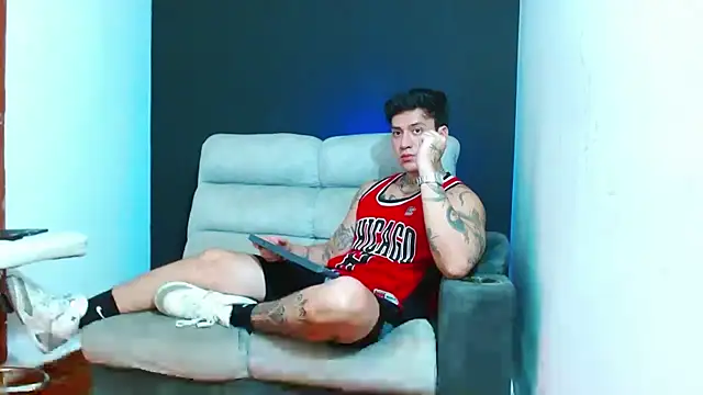 JUSTIN FULLER1 online show from July 16, 12:39 am