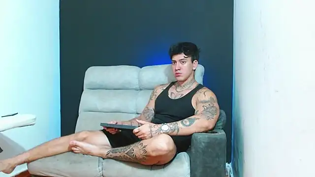 JUSTIN FULLER1 online show from July 1, 5:14 pm