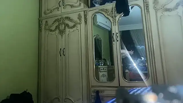 emylolo9 online show from January 4, 5:05 pm