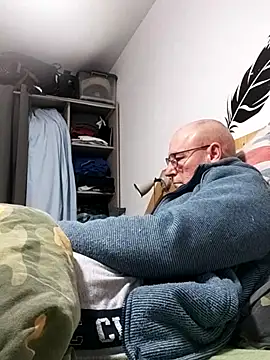 bogland33 online show from March 10, 7:31 pm