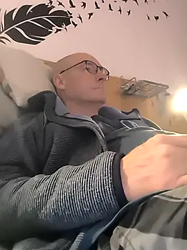 bogland33 online show from November 18, 7:50 pm