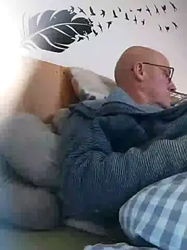 bogland33 online show from December 2, 9:18 pm